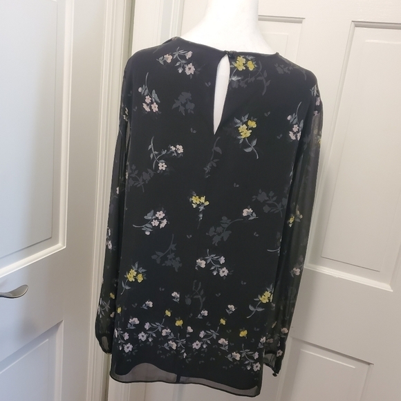 St. JOHN floral print Blouse Size Medium, Retail $795, silk, Sheer sleeves - Picture 5 of 12